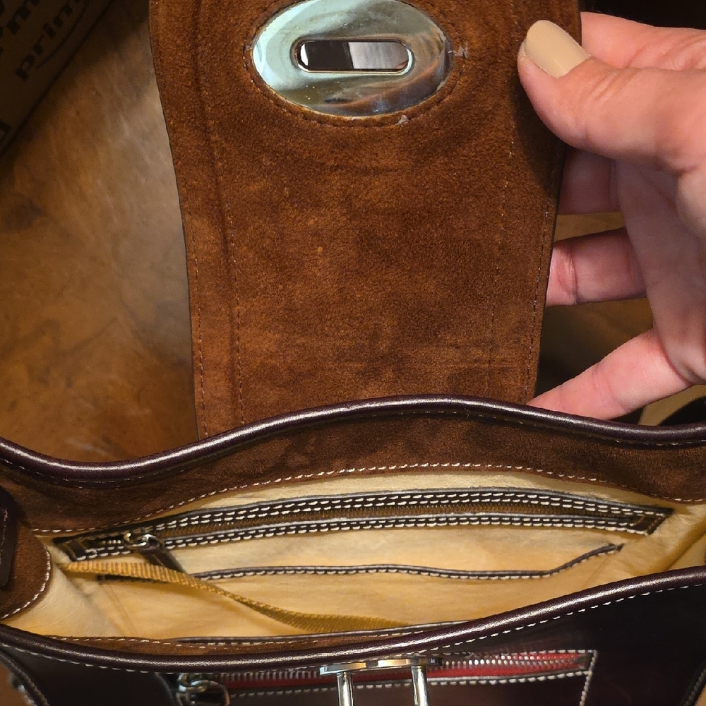 Dooney & Bourke Leather Crossbody Bag With Silver Hardware! - Picture 5 of 17